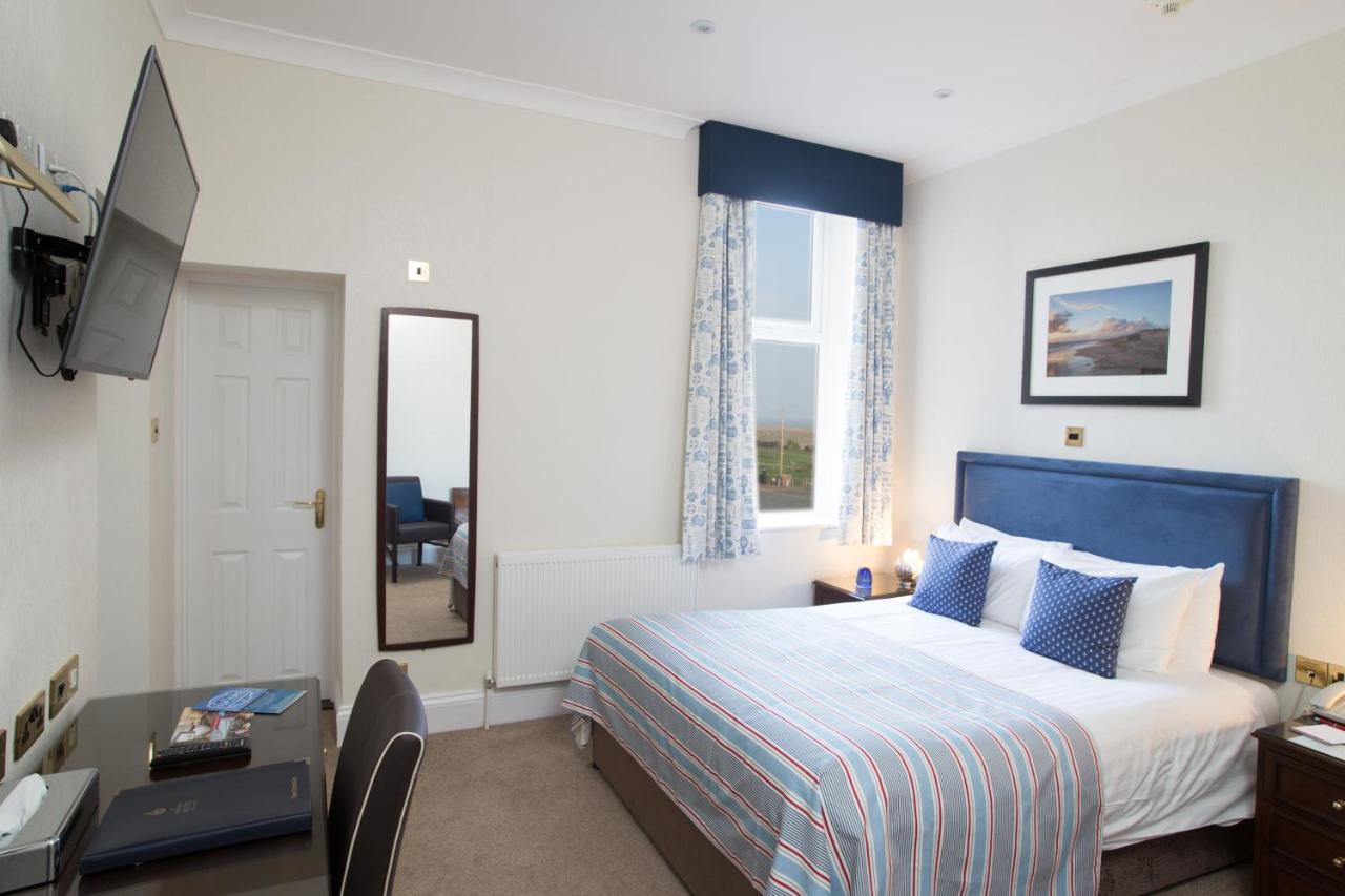 Family 4 Suite (2 adults & 2 children)