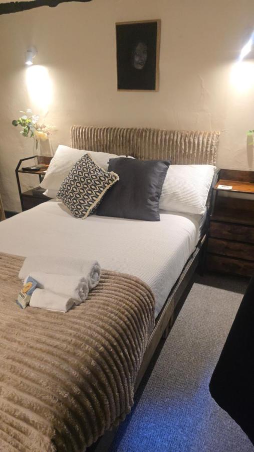 Double Room with Private External Bathroom