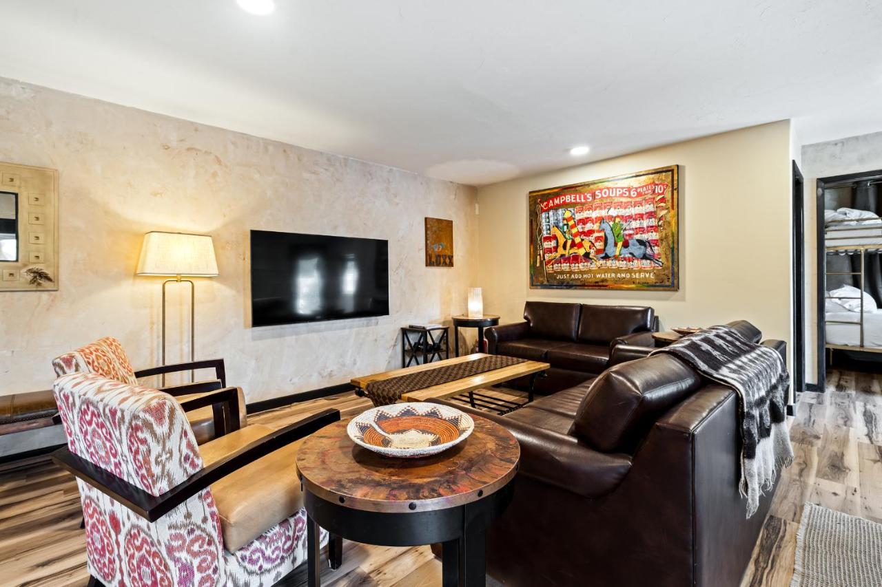 LUXX Taos Motor Lodge — photo 21
