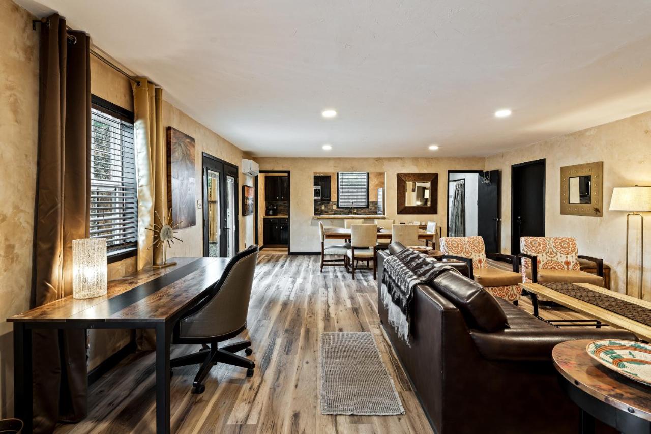 LUXX Taos Motor Lodge — photo 20