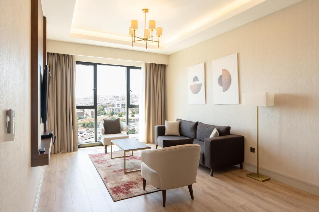 Two-Bedroom King Residence with One Single Bed and Sea View