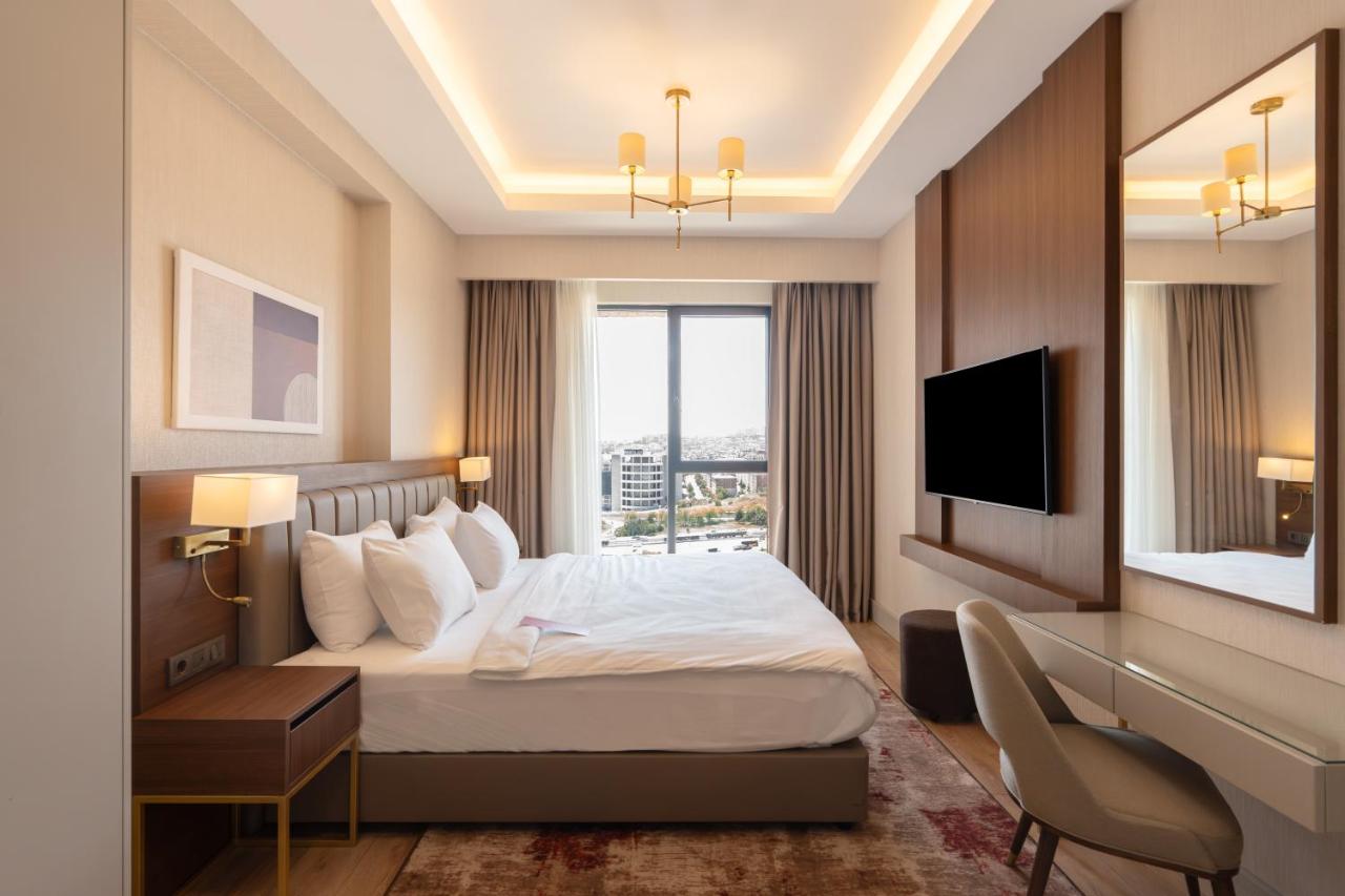Two-Bedroom King Residence with One Single Bed