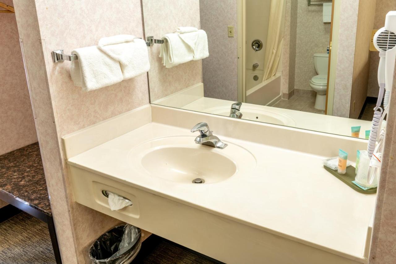 Argo Inn and Suites — photo 18