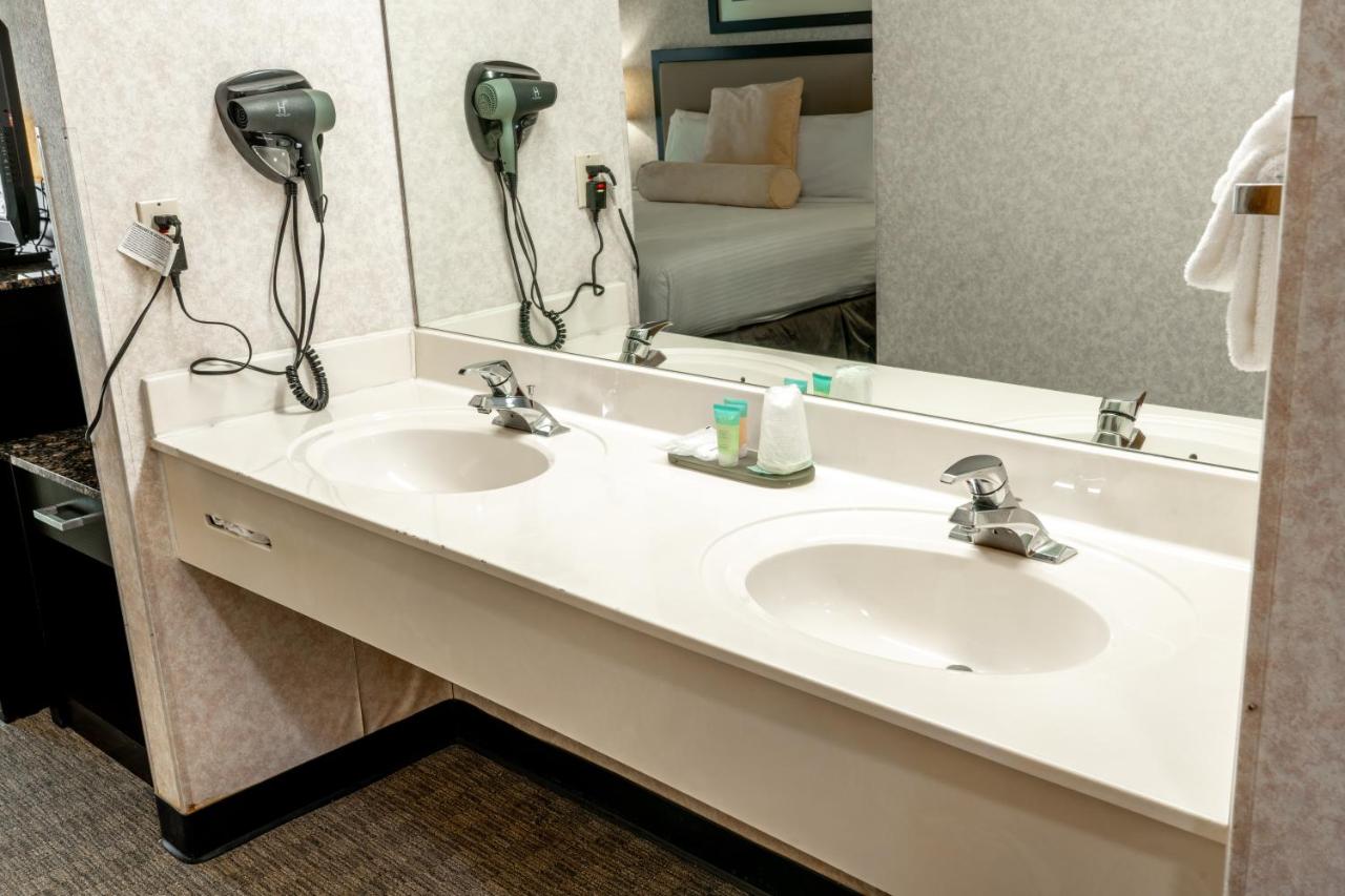 Argo Inn and Suites — photo 8