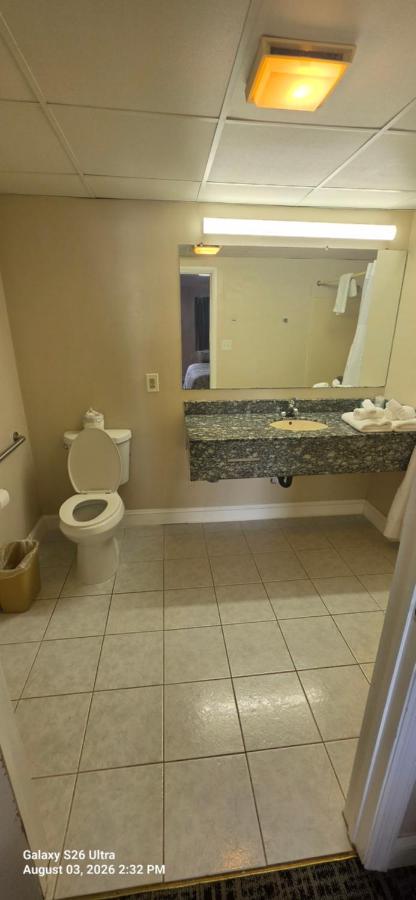 Red Carpet Inn Williamstown — photo 12