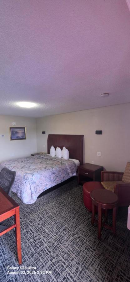 Red Carpet Inn Williamstown — photo 11