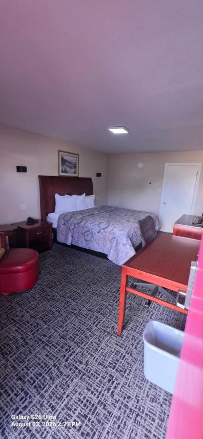 Red Carpet Inn Williamstown — photo 10