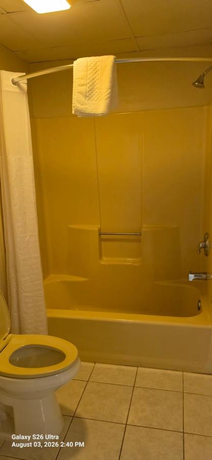 Red Carpet Inn Williamstown — photo 19