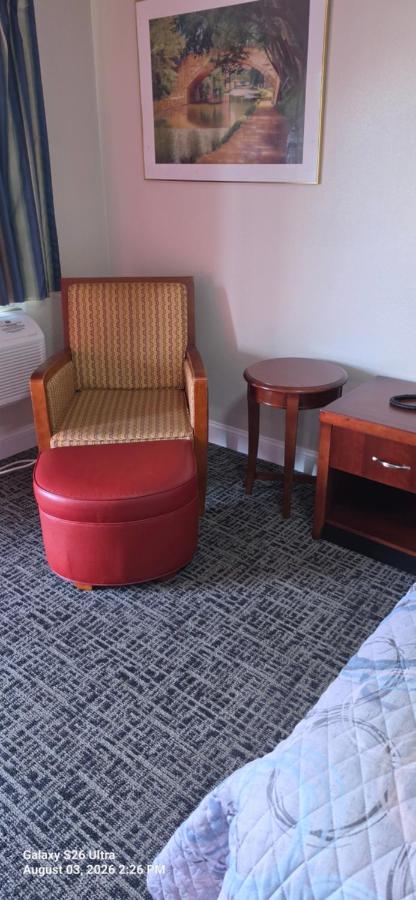 Red Carpet Inn Williamstown — photo 18