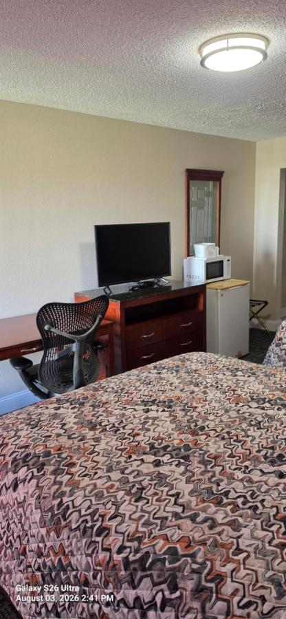 Red Carpet Inn Williamstown — photo 16