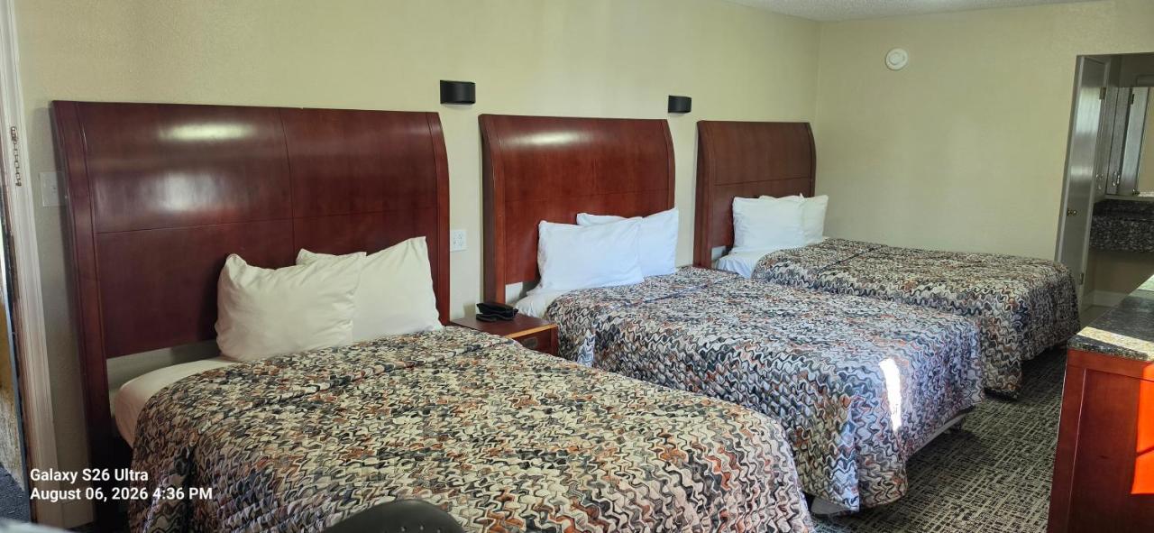Red Carpet Inn Williamstown — photo 23