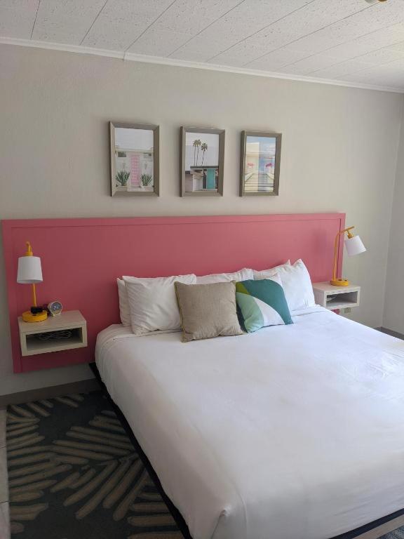 Queen's Court Inn — photo 13