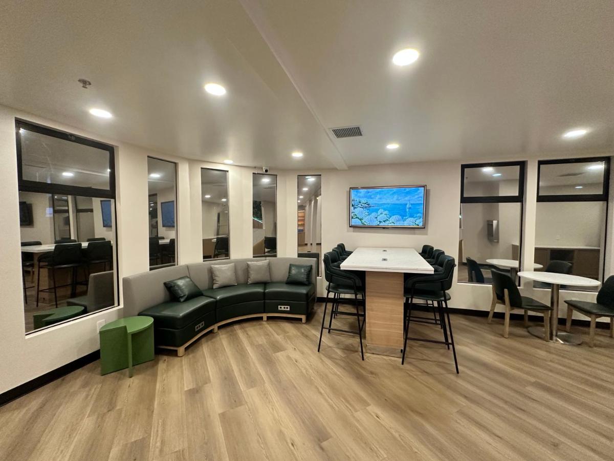 Costa Mesa Inn - Newport Beach Area — photo 5