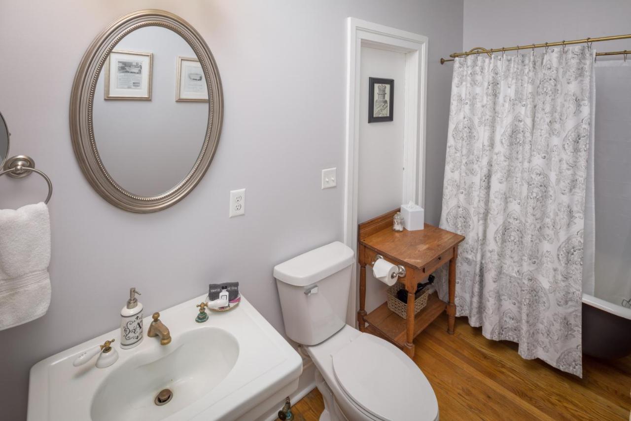 Hellman Guest House — photo 17