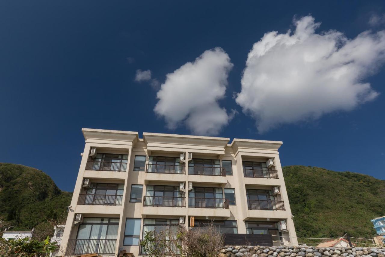 Beach: Guesthouse High Wave