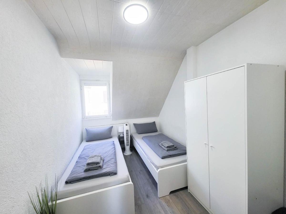 ALFA 2 Zimmer Apartment Stuttgart 2BR TV WIFI WM nahe Daimler l WIFI & SmartTV I 2 Rooms l Bathroom I Kitchen
