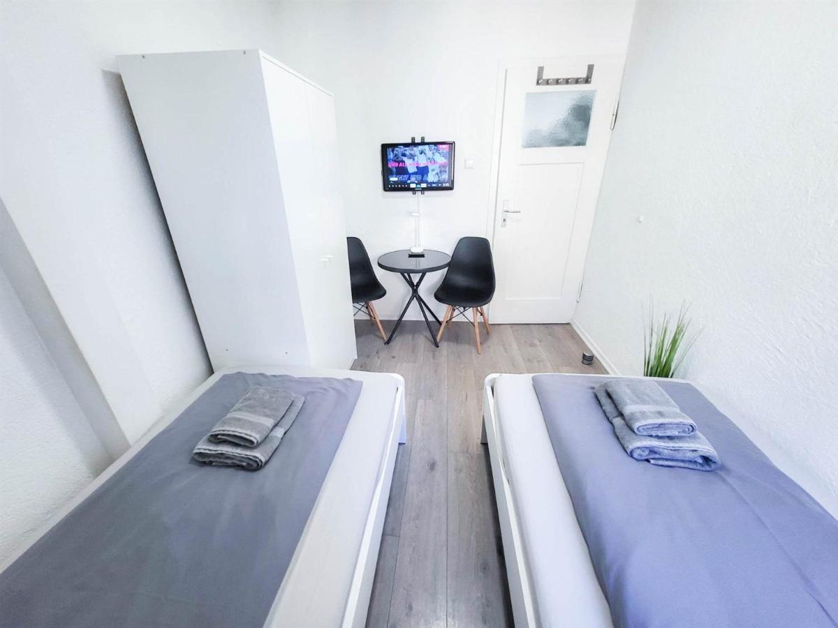 ALFA 2 Zimmer Apartment Stuttgart 2BR TV WIFI WM nahe Daimler l WIFI & SmartTV I 2 Rooms l Bathroom I Kitchen