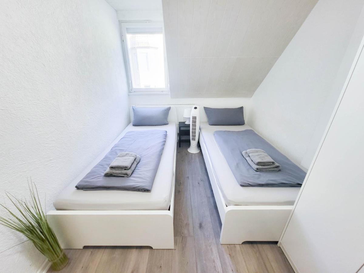 ALFA 2 Zimmer Apartment Stuttgart 2BR TV WIFI WM nahe Daimler l WIFI & SmartTV I 2 Rooms l Bathroom I Kitchen