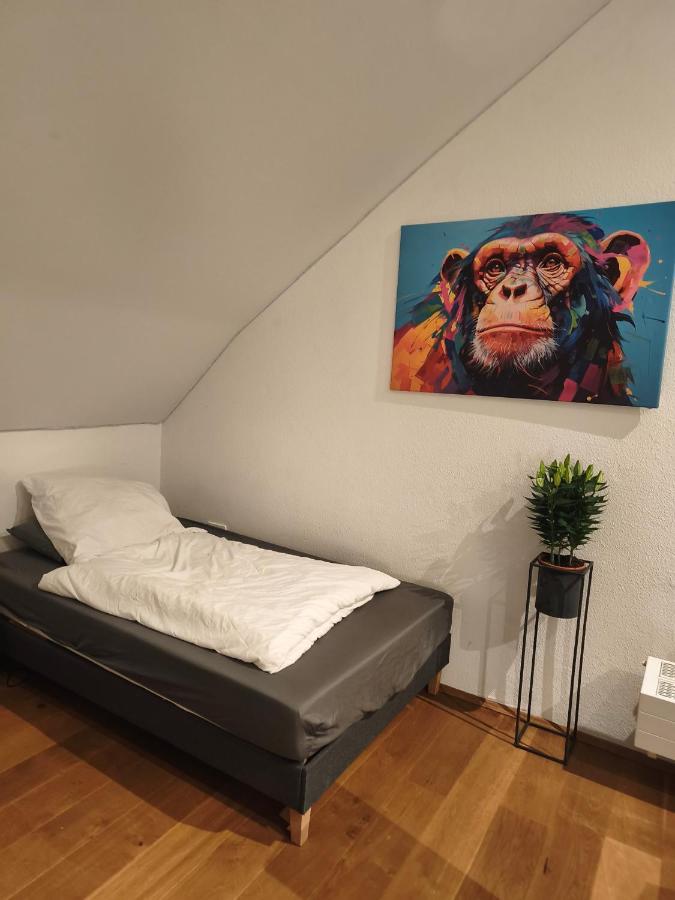 IN VILLA 60 qm APARTMENT max 4 per, 24 std Check-in,free parking, WIFI , TV,