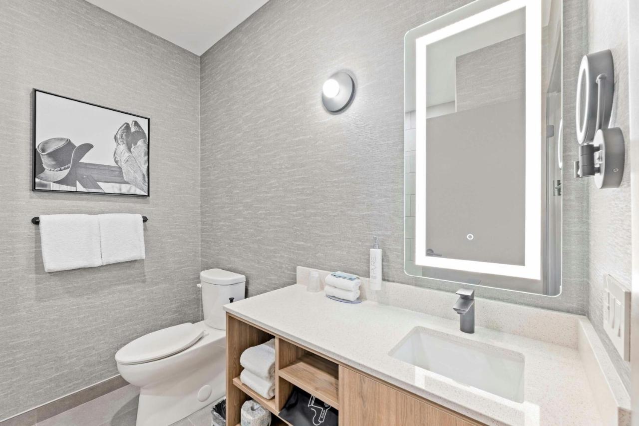 Sandman Signature Dallas Las Colinas Hotel & Suites — photo 16