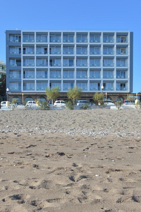 Beach: Ibiscus Hotel