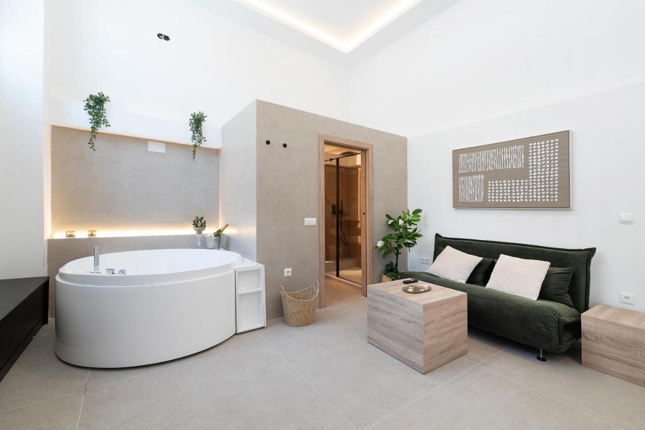 Málaga ROSE Luxe Jacuzzi 7 - imagen 3