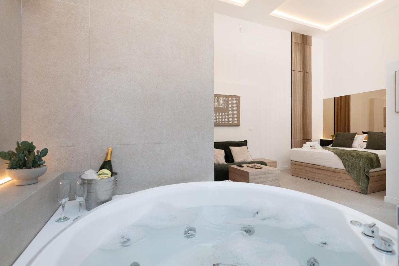 Málaga ROSE Luxe Jacuzzi 7 - imagen 2