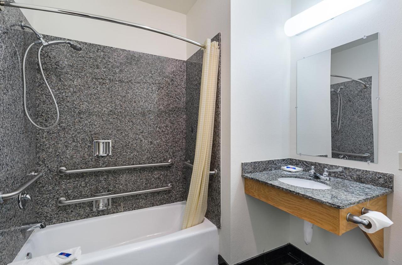 Budget Inn & Suites — photo 15