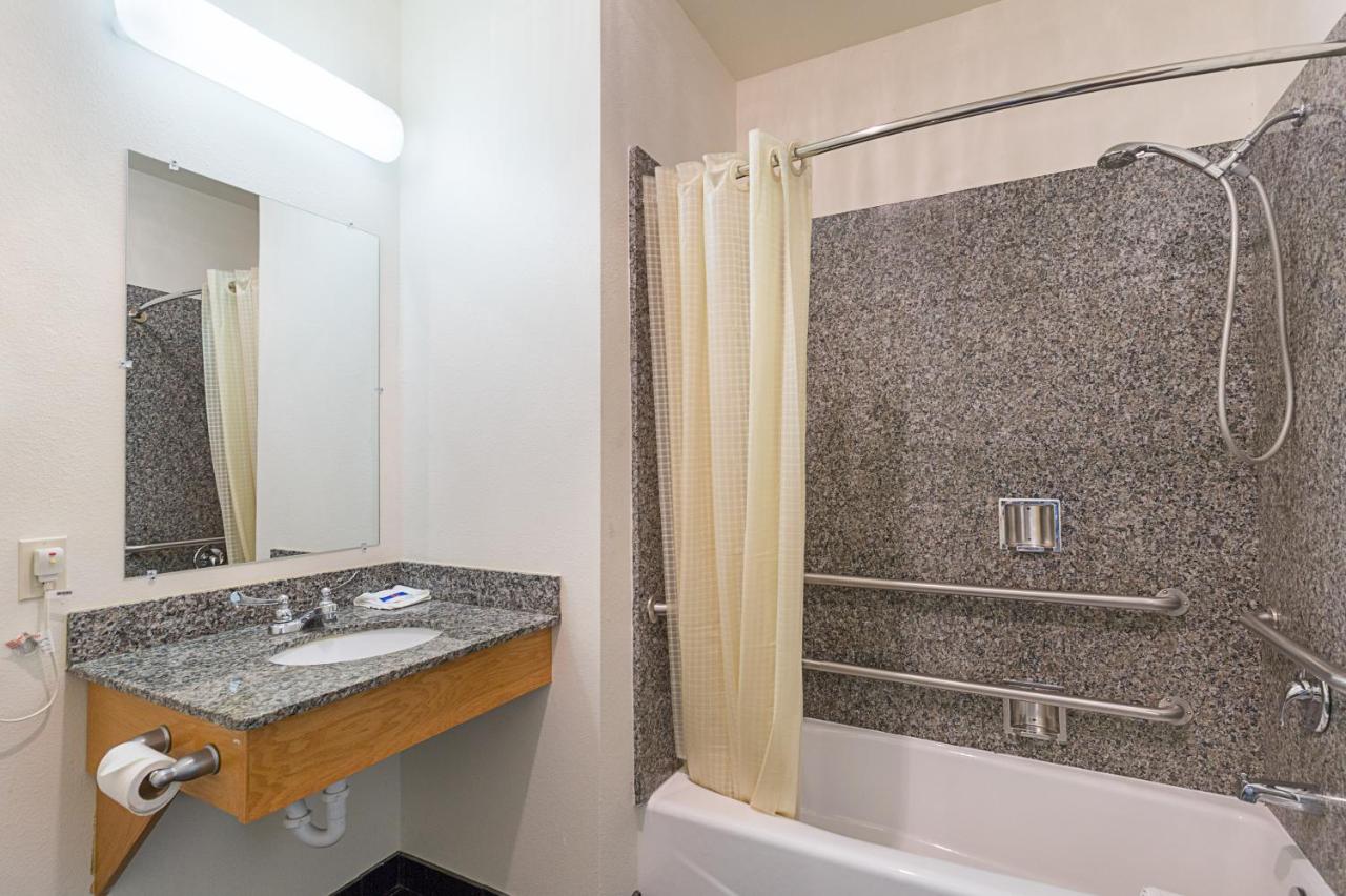 Budget Inn & Suites — photo 16