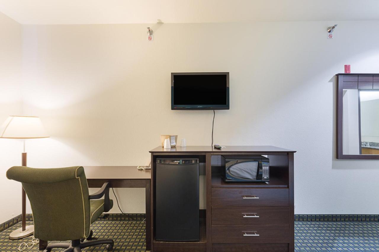 Budget Inn & Suites — photo 17