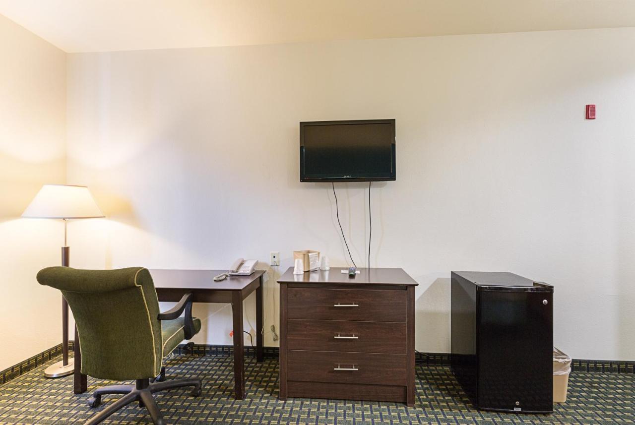 Budget Inn & Suites — photo 18