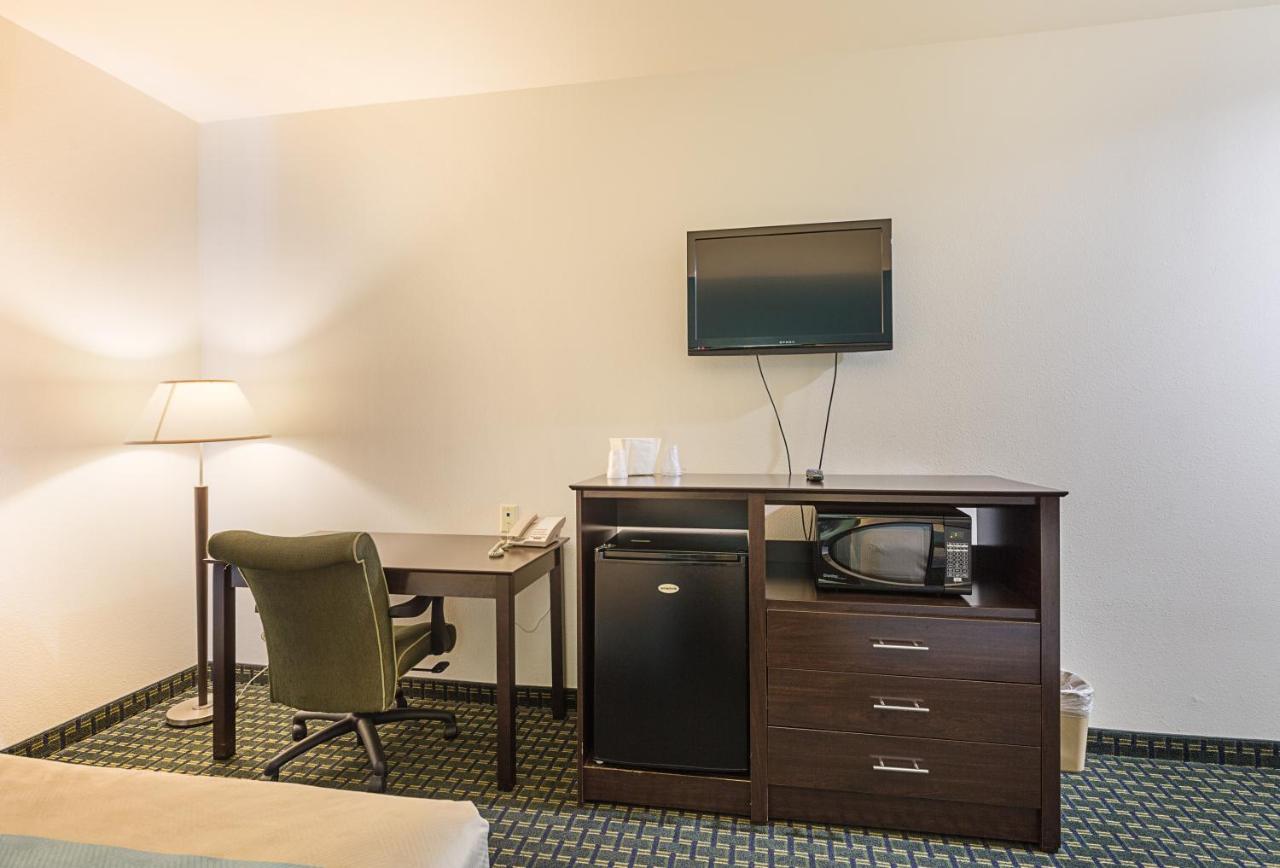Budget Inn & Suites — photo 19