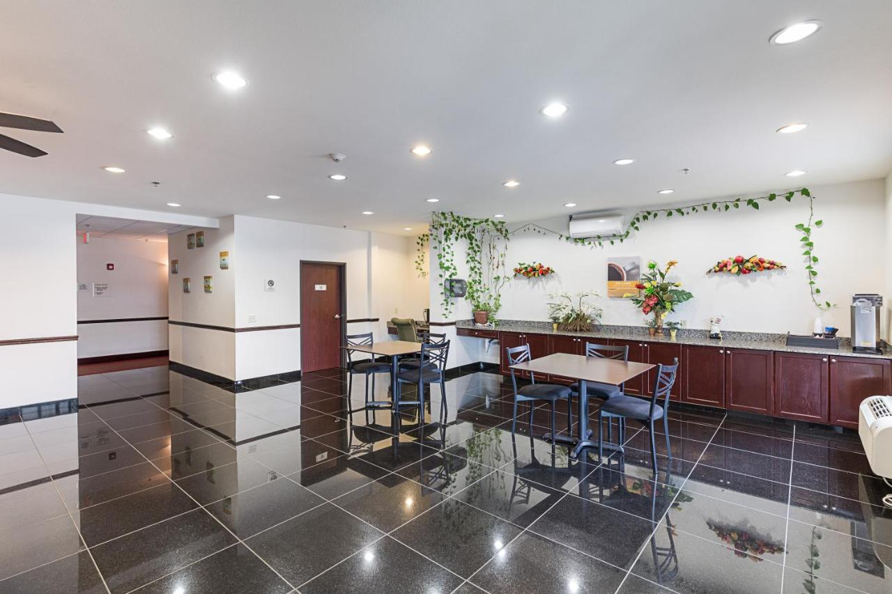 Budget Inn & Suites — photo 9