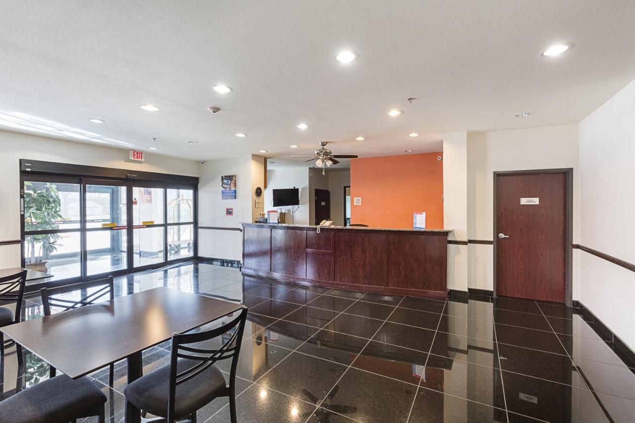Budget Inn & Suites — photo 8