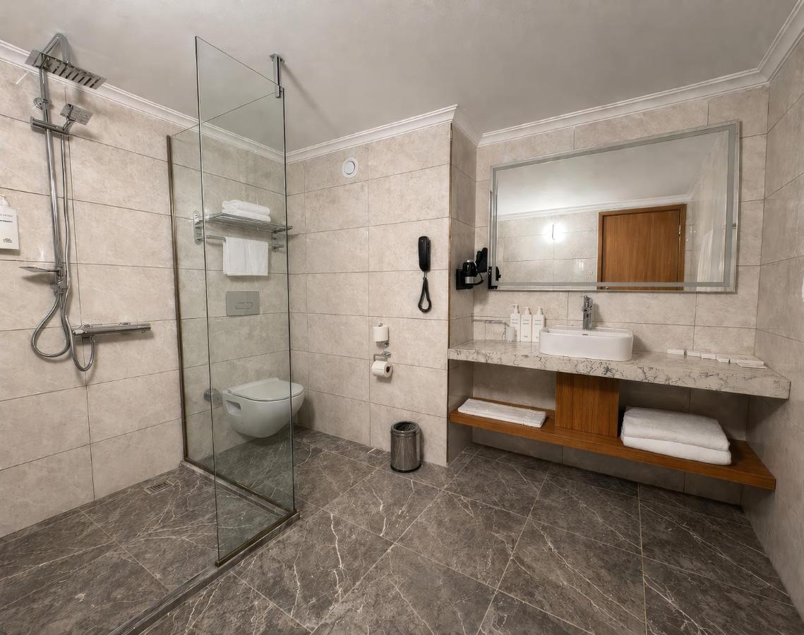 Deluxe Room with One King Bed and One Single Bed with City View