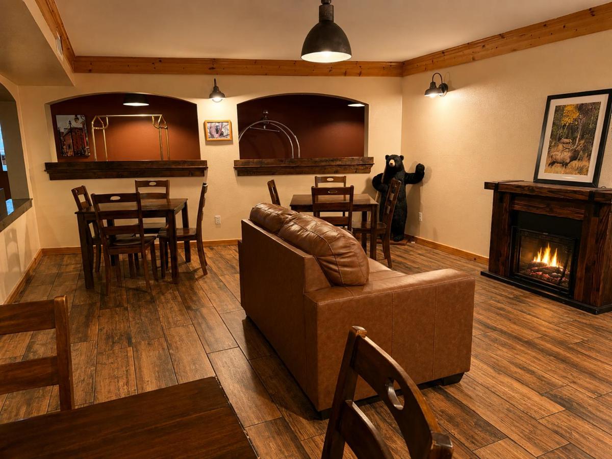 Estes Mountain Inn — photo 18