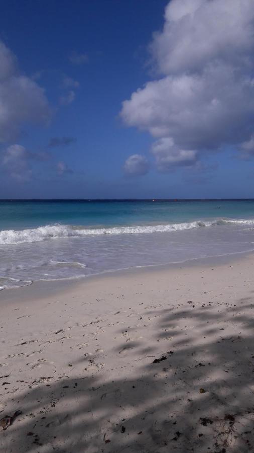 Beach: Sue's Homestay