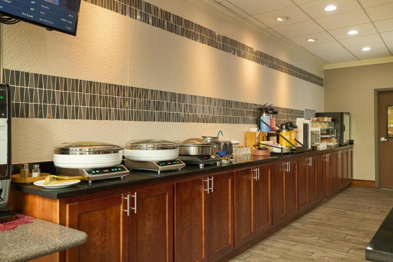 Cottonwood Airport & Expo Hotel Louisville — photo 8