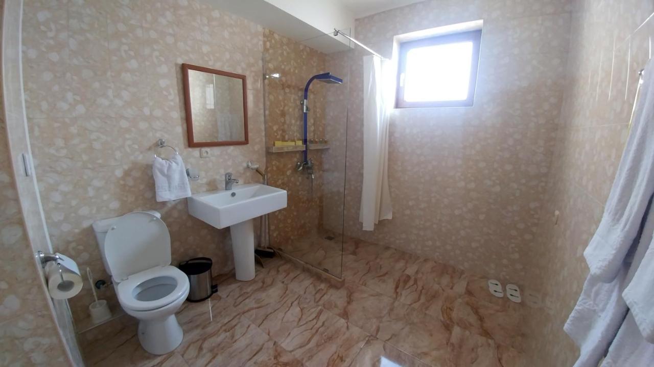 Cross Apartments and Tours photo