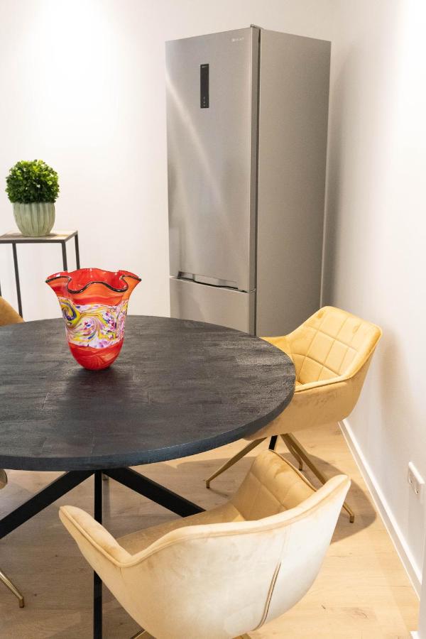 EM Signature Apartment Nürnberg 2 Schlafzimmer Balkon Parkplatz 4 Gäste