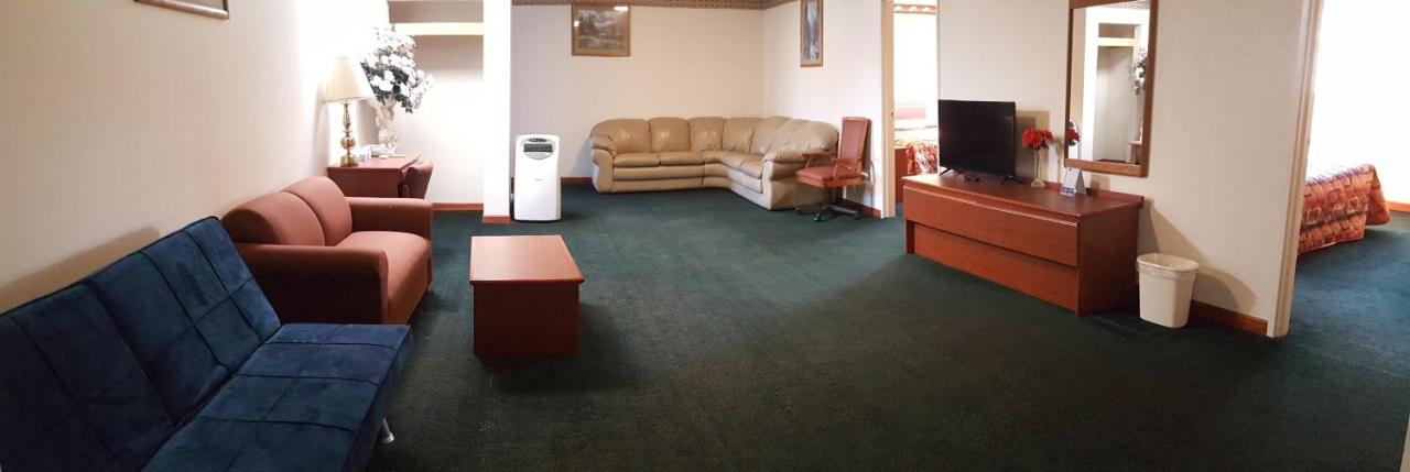 Express Inn & Suites — photo 8