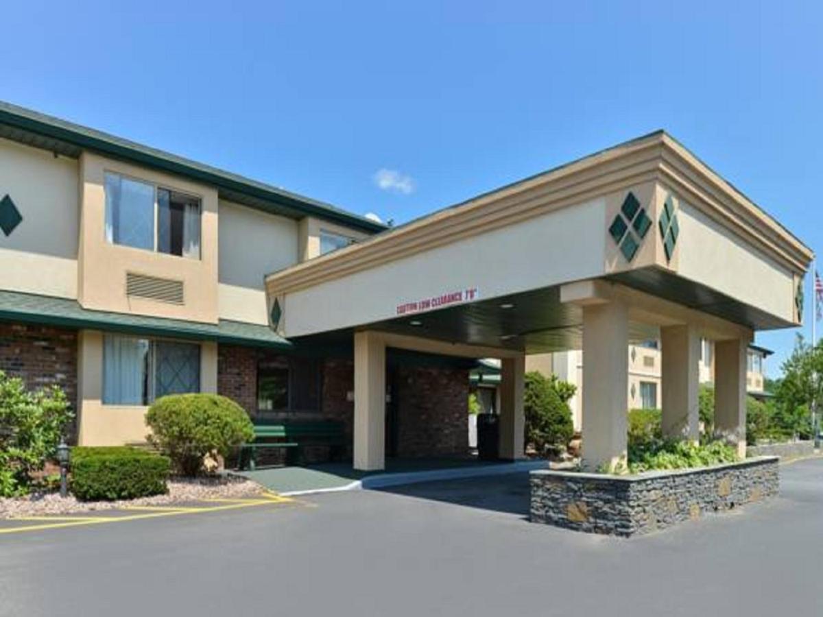 Americas Best Value Inn New Paltz — photo 9