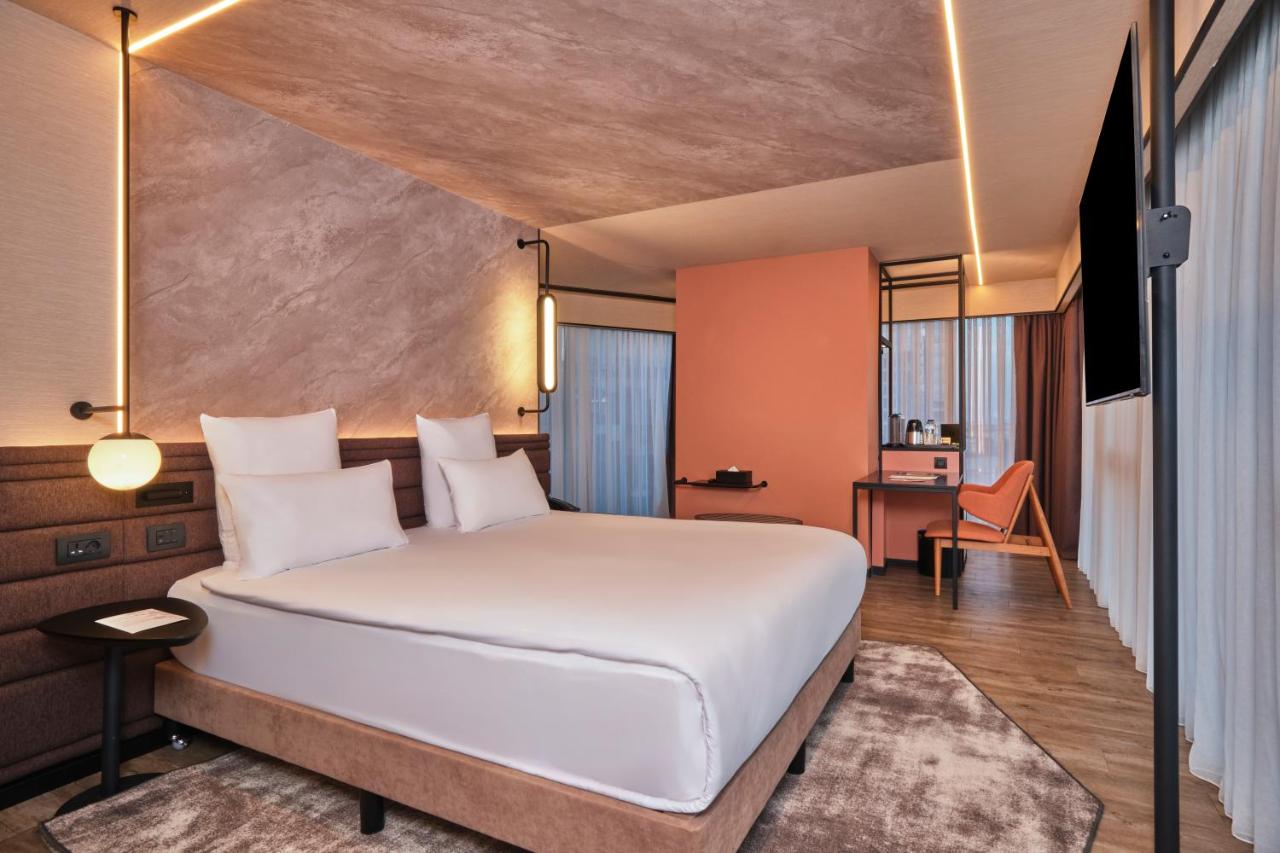 Deluxe Suite with One Double Bed and Sofa