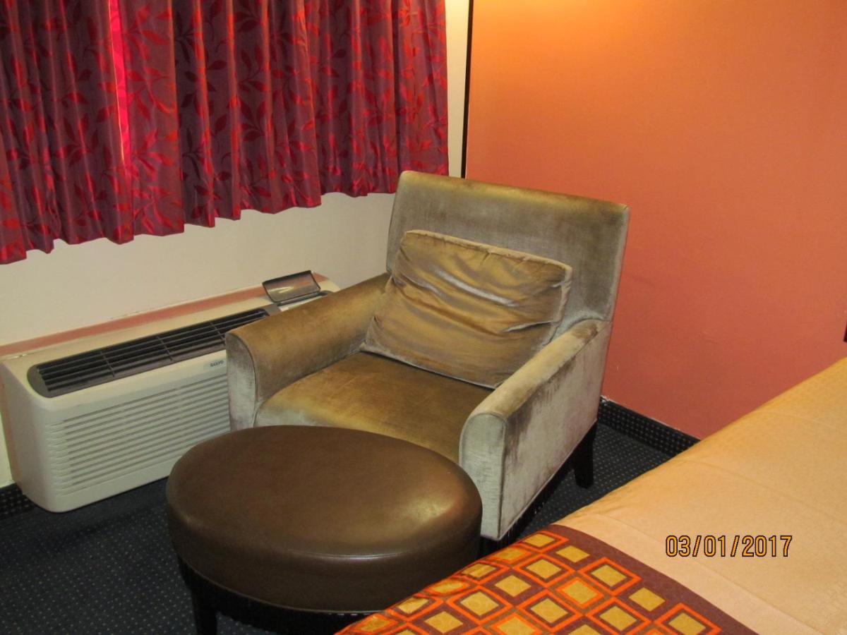 Travelers Lodge Beatrice — photo 16