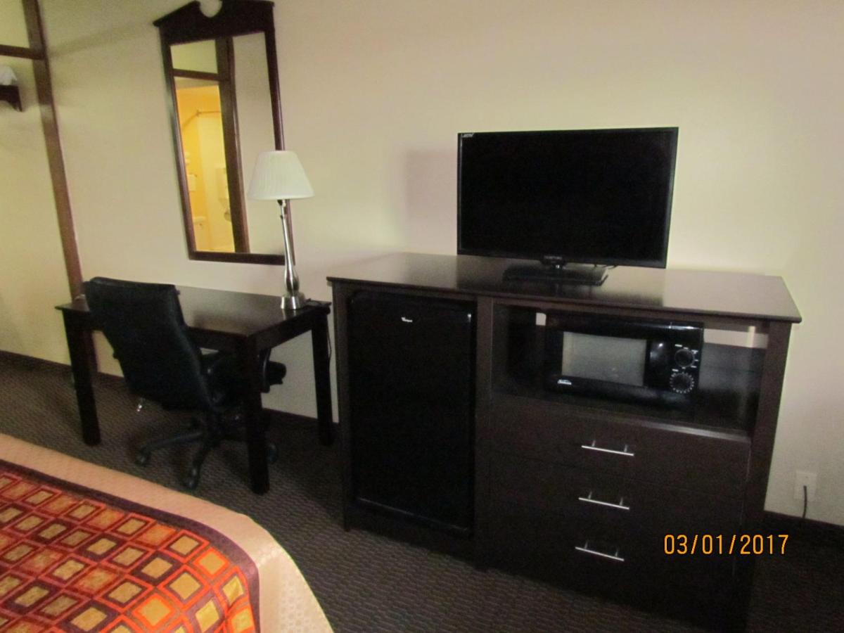 Travelers Lodge Beatrice — photo 17