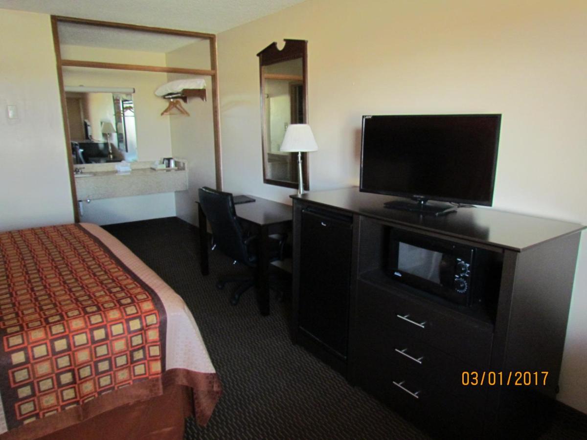 Travelers Lodge Beatrice — photo 15