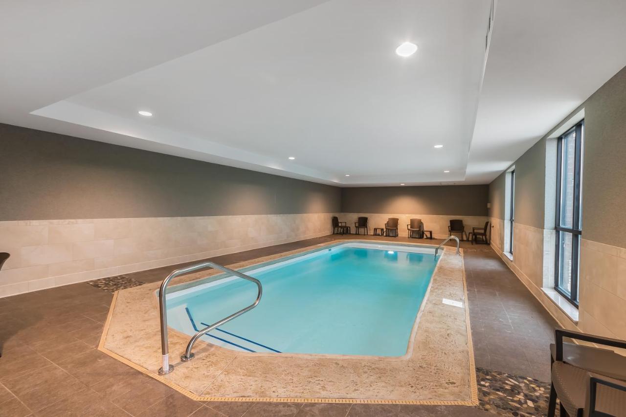 Heated swimming pool: Sleep Inn & Suites Columbia