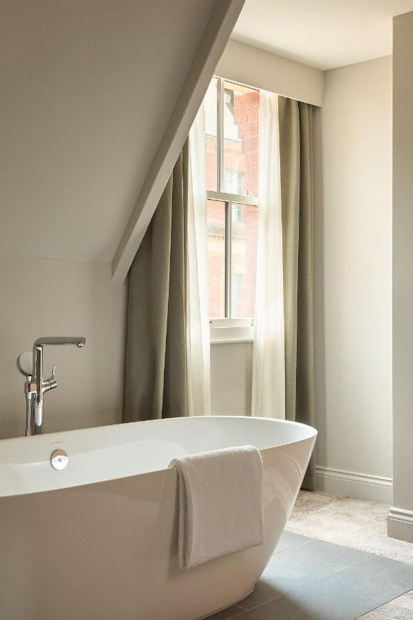 One-Bedroom King Suite with Bath
