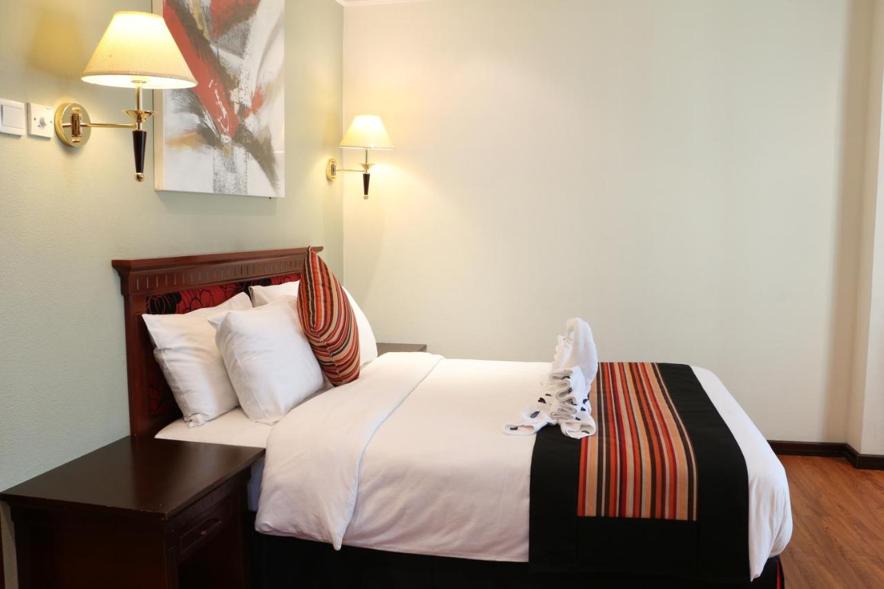 Pars International Hotel photo