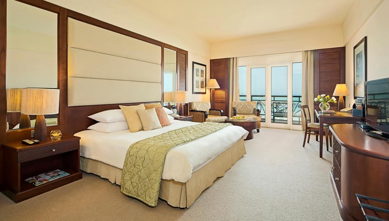 Deluxe King Room with Sea View and Balcony